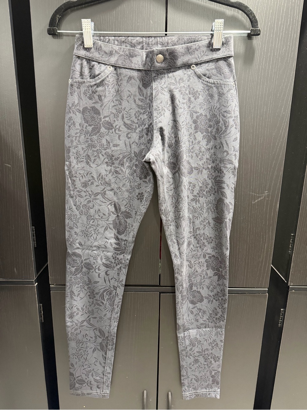 HUE Black/Gray Floral Skinny Ponte Pants